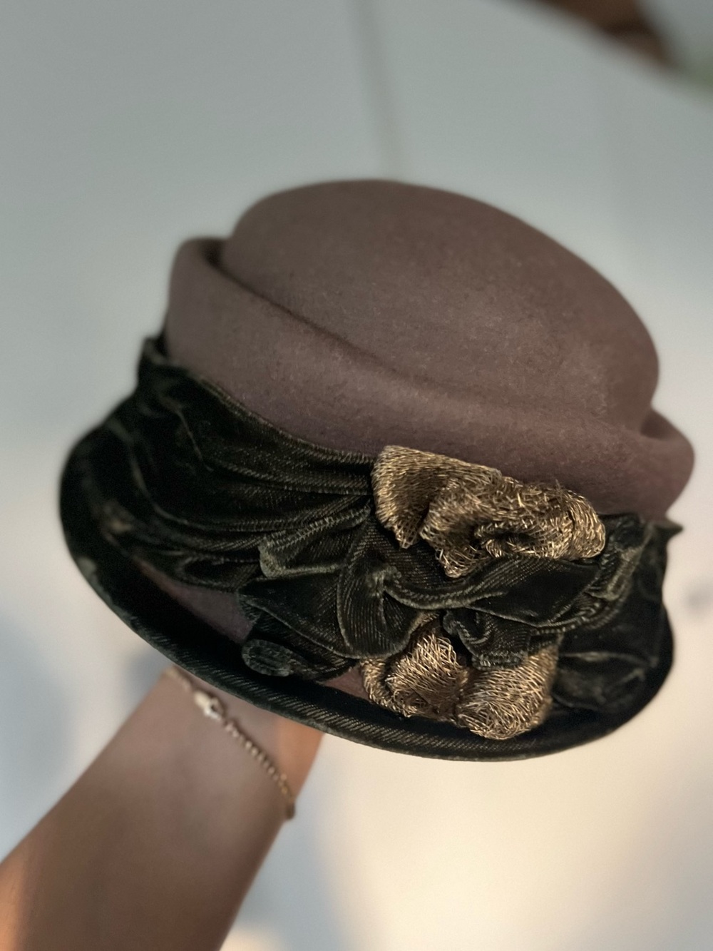 Vintage Dark Green Began Velvet Floral Decal Circular Cloche Felt Hat Accessory